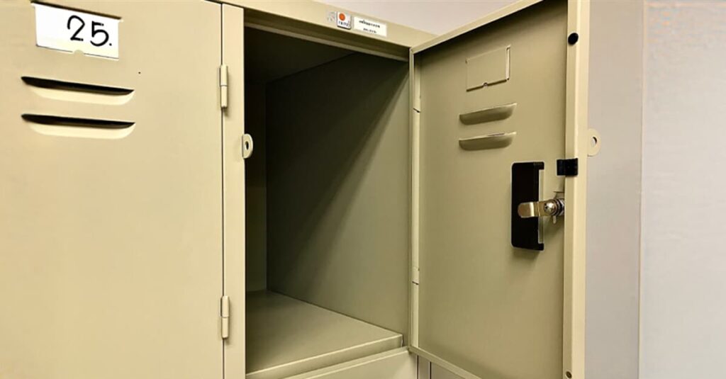 Empresa indenizará empregado por celular furtado em armário sem tranca Migalhas