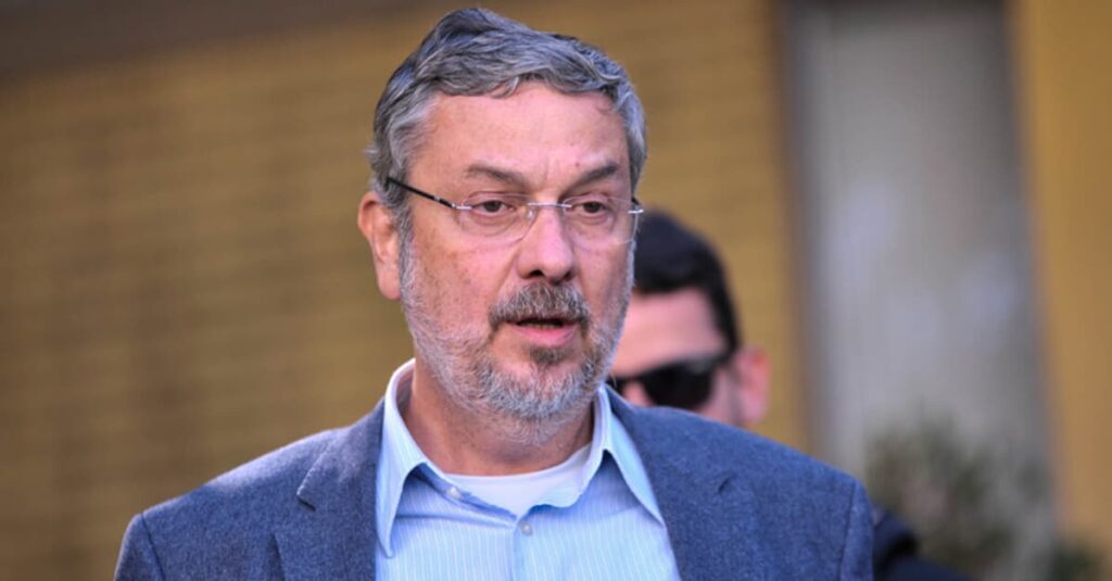 Fachin diverge de Toffoli e vota por manter ações contra Palocci Migalhas