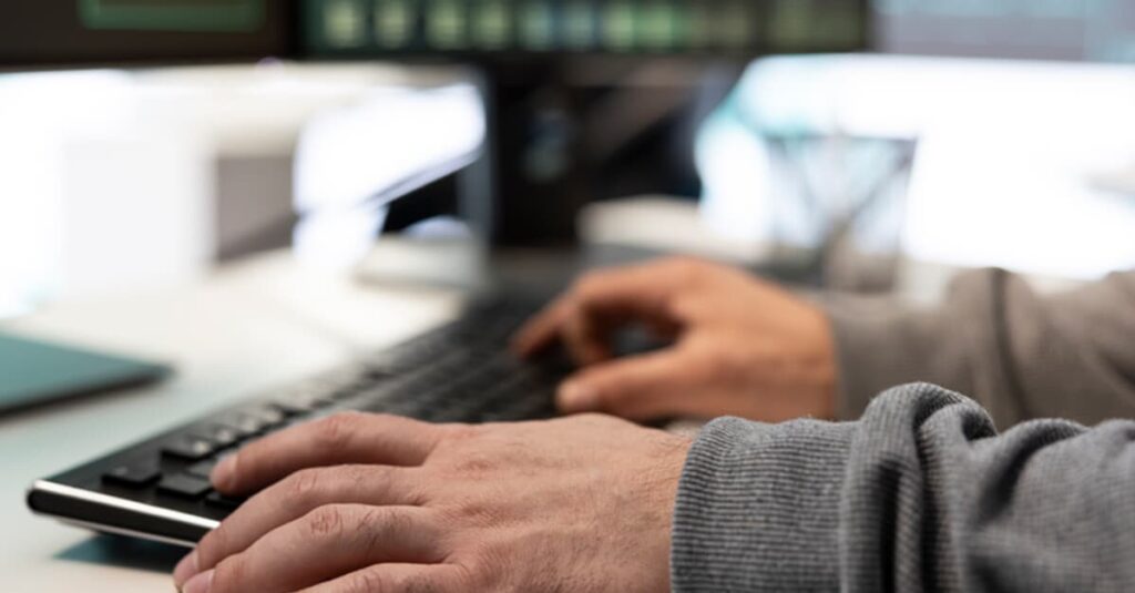 Mantida justa causa de técnico que apagou dados secretos após demissão Migalhas