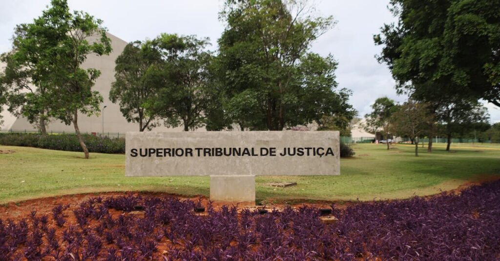 STJ: Astreintes incidem por descumprimento de ordem, não de obrigação   Migalhas