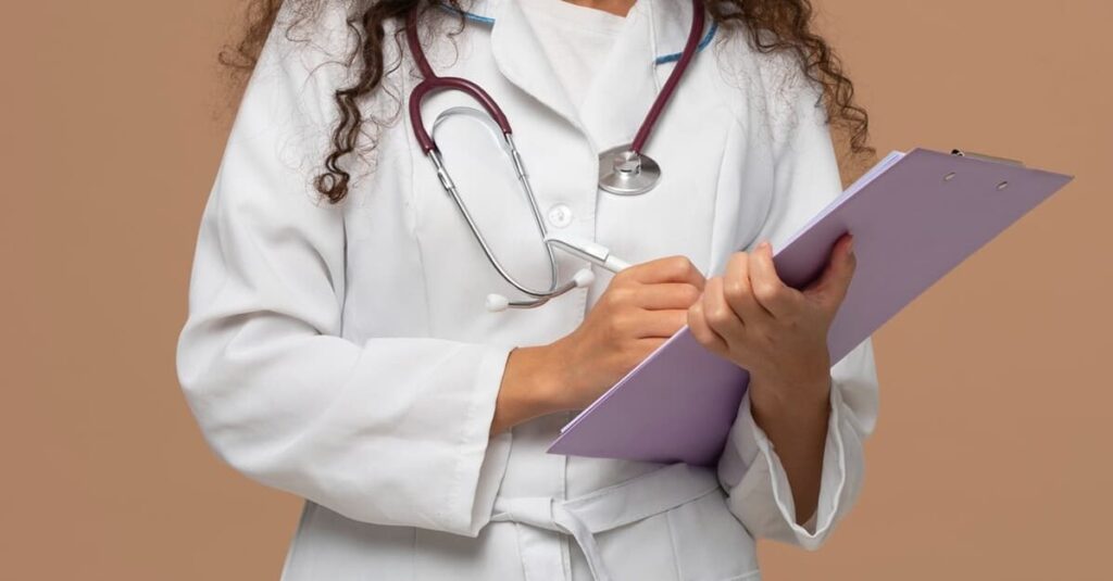 TRT 13 valida atuação autônoma de médica e nega vínculo formal   Migalhas